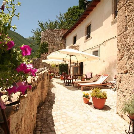 Sotto Il Castello Aparthotel Gagliano Aterno Esterno foto