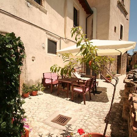 Sotto Il Castello Aparthotel Gagliano Aterno Esterno foto