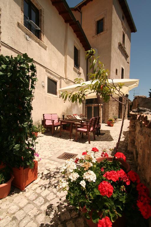 Sotto Il Castello Aparthotel Gagliano Aterno Esterno foto