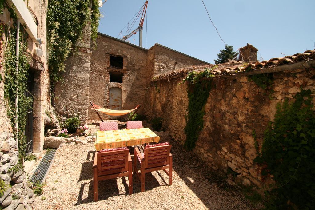 Sotto Il Castello Aparthotel Gagliano Aterno Esterno foto