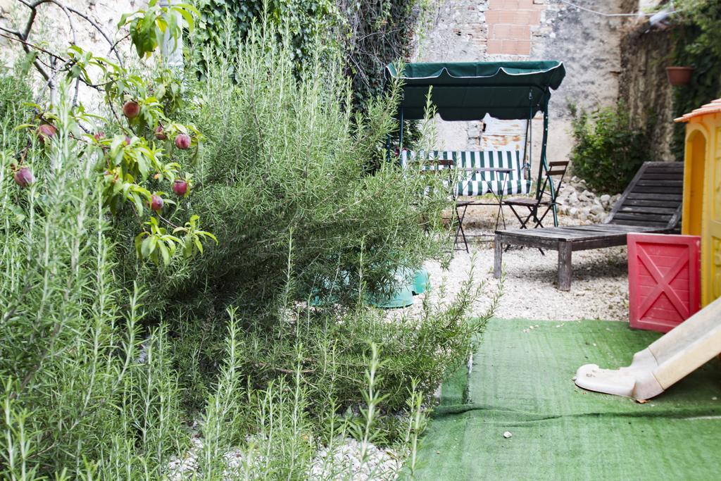 Sotto Il Castello Aparthotel Gagliano Aterno Esterno foto